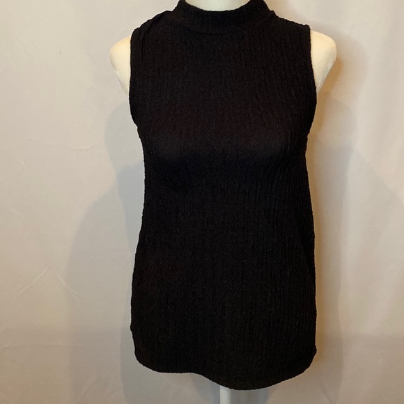 ❤️3/$30 ELLE Sleeveless Top - Picture 2 of 4